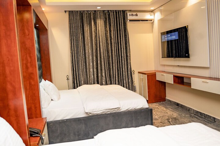 Room 5 of 28