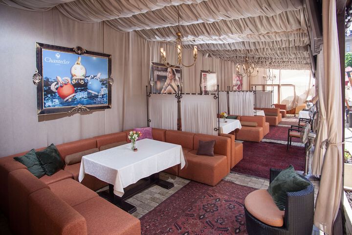 Lounge 152 of 177