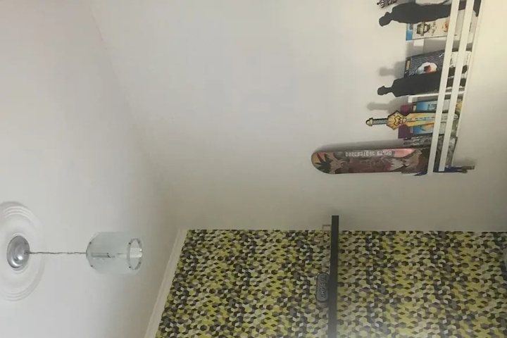 Room 6 of 17