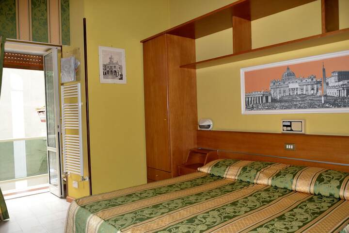 Room 4 of 20