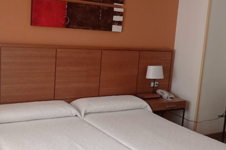 Room 14 of 36