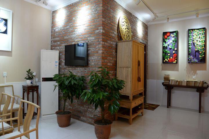 Room 5 of 8