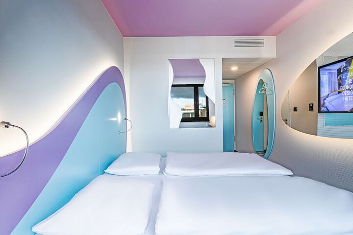 Room 7 of 38