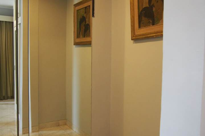 Room 5 of 17