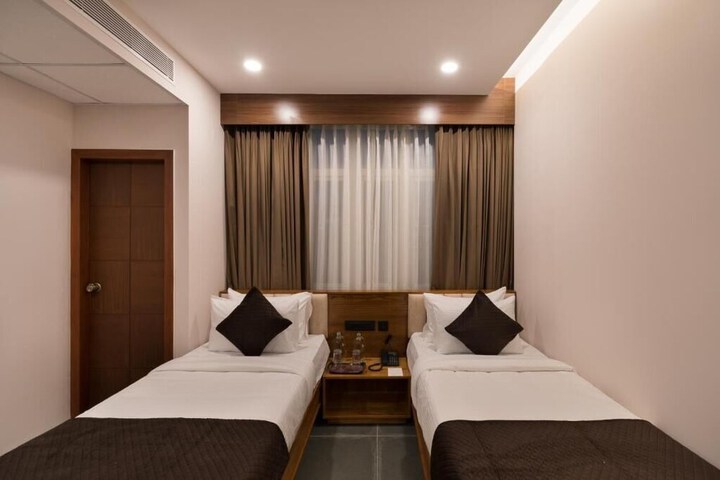 Room 4 of 37