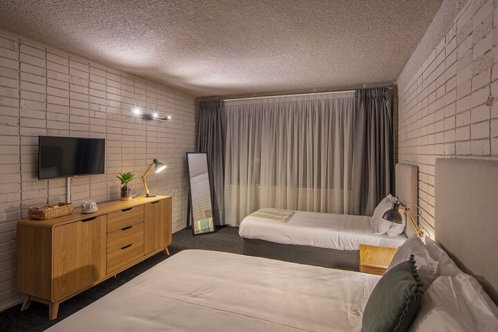 Room 7 of 16