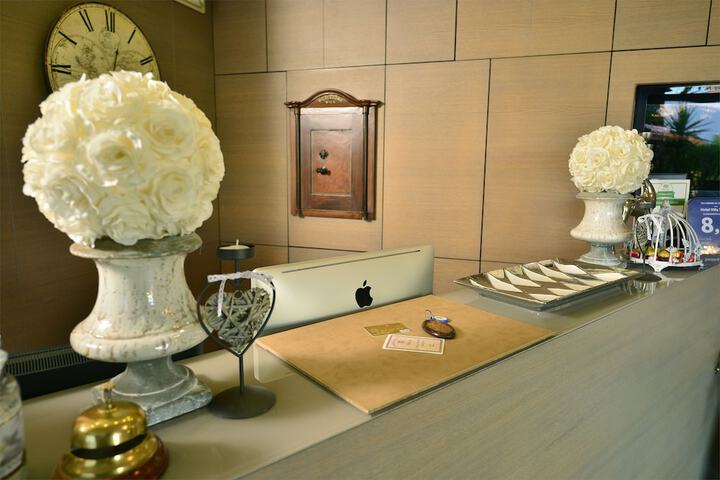 Concierge desk