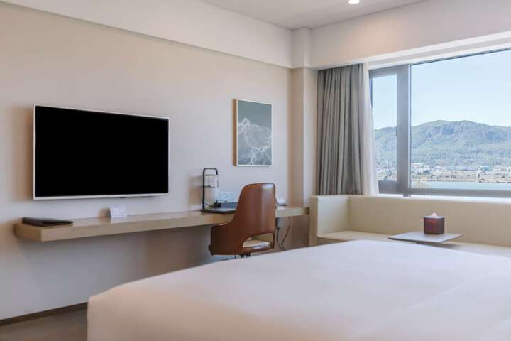 Room 10 of 131