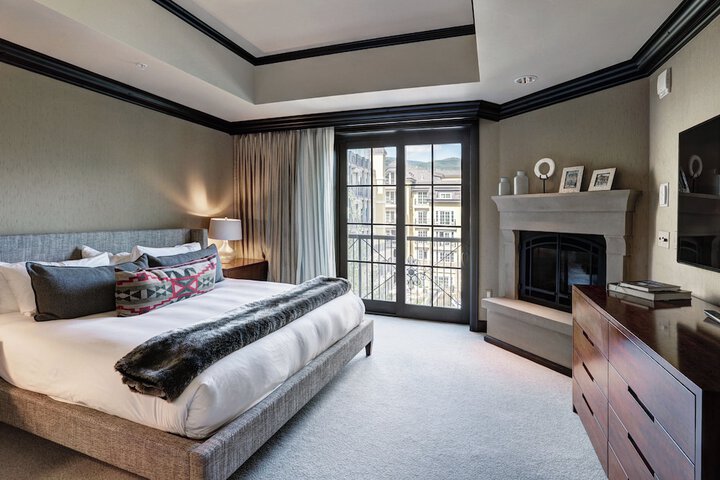 Room 44 of 569