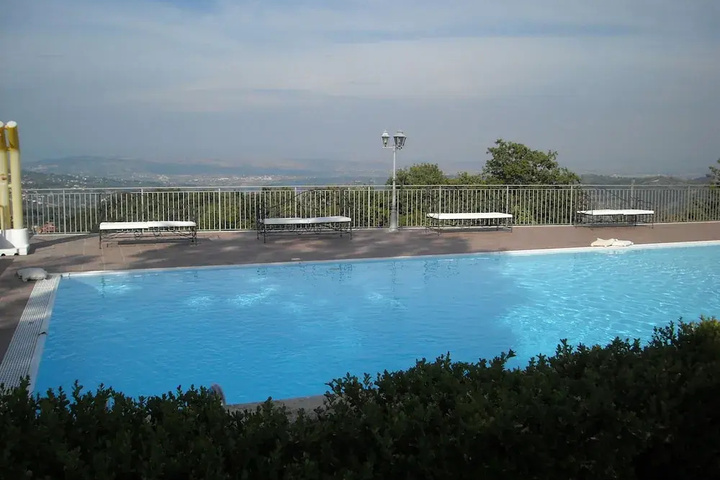 Pool 6 of 10