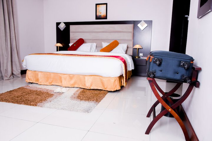 Room 4 of 48