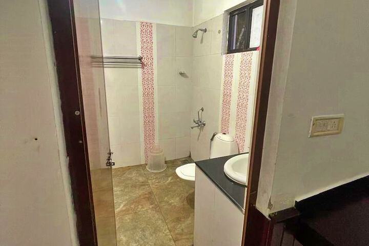 Room 34 of 62