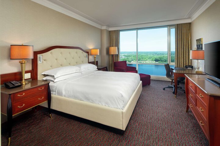 1 King Bed Lake View (52 of 69)