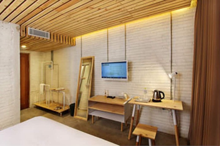 Room 10 of 64