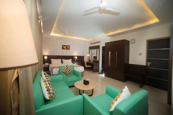 Room 16 of 34