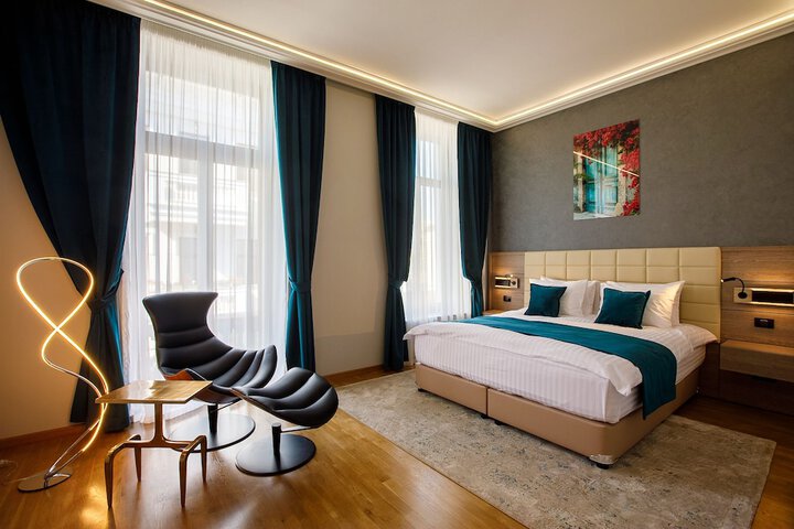 Room 20 of 108
