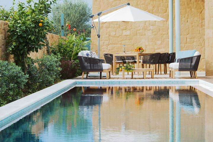 Hotel Pool