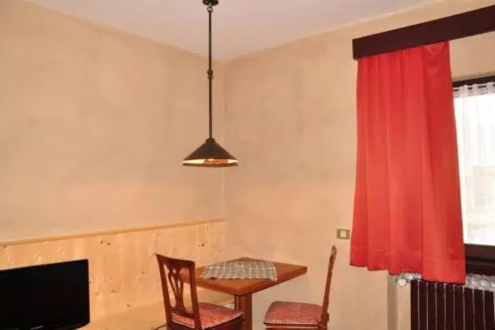 Room 5 of 13