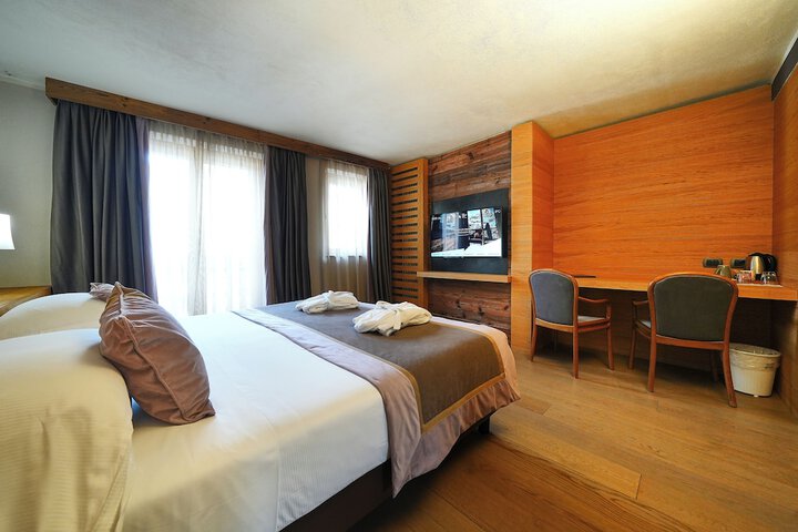 Room 16 of 176