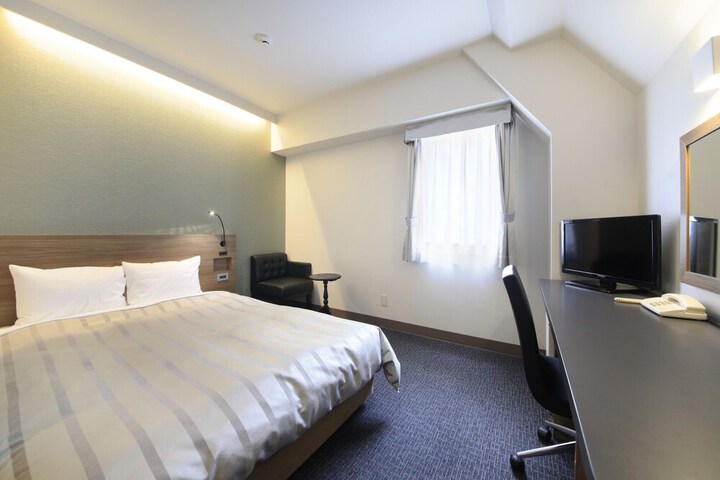 Room 5 of 107