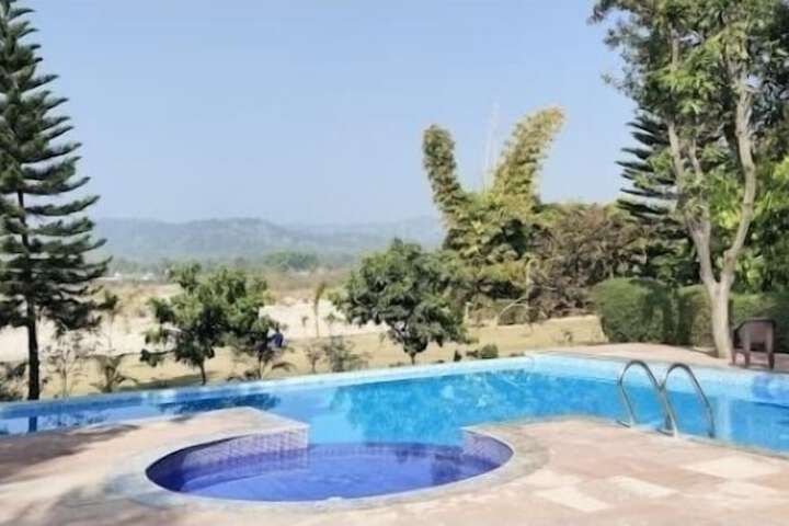Pool 4 of 7