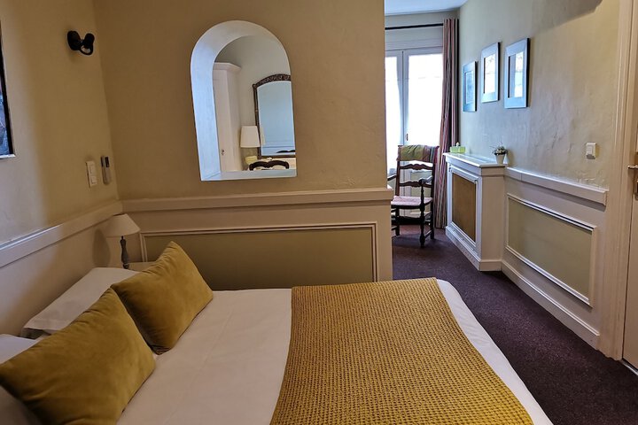 Room 17 of 42