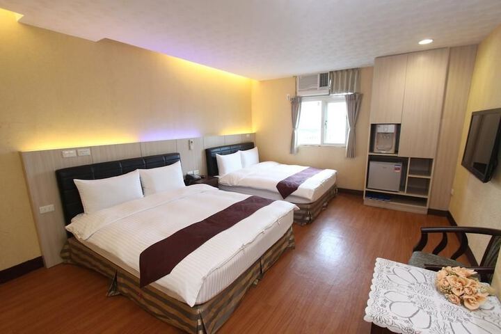 Room 10 of 28