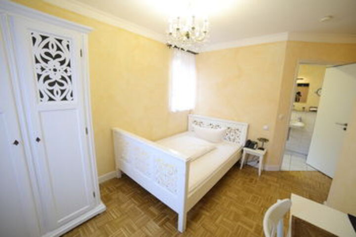 Room 34 of 51