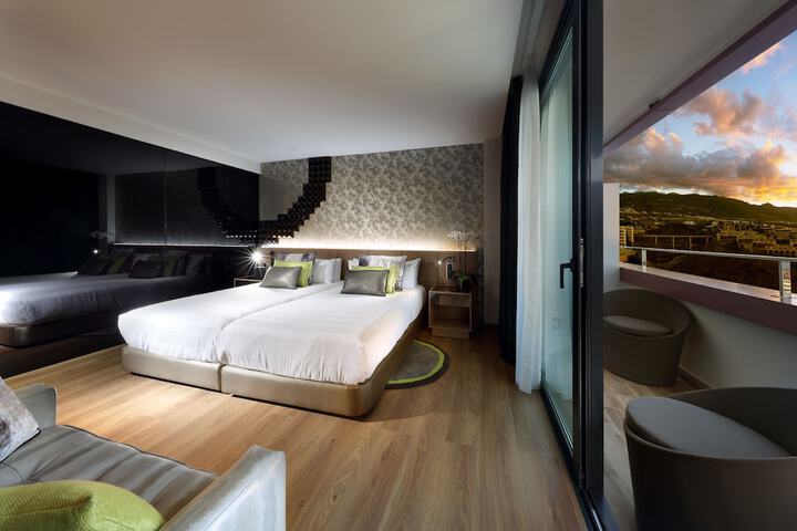 Room 8 of 140