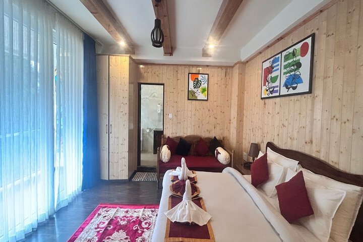 Room 27 of 251