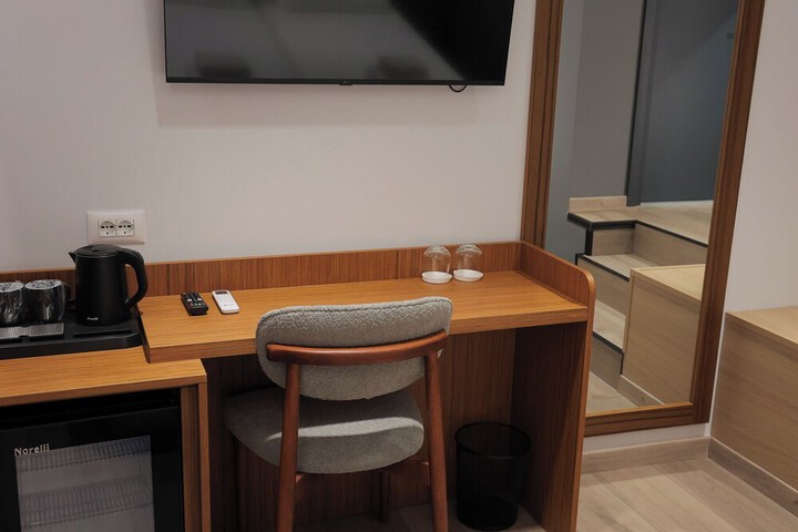Room 80 of 198
