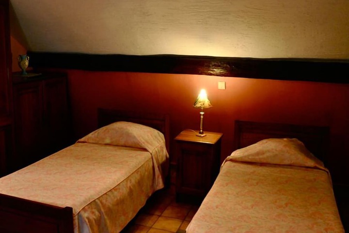 Room 9 of 37