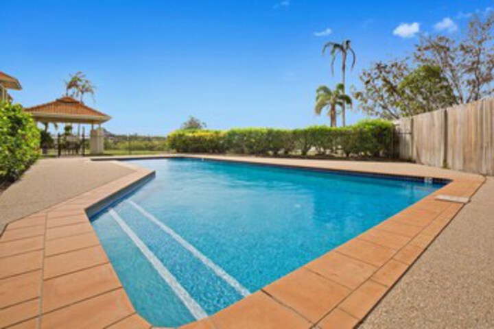 Pool 13 of 26