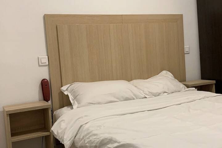 Room 28 of 46