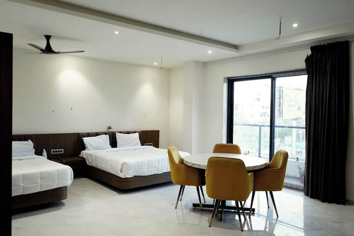 Room 11 of 32