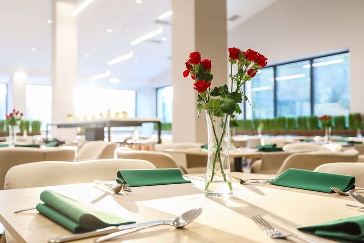 Dining 82 of 108