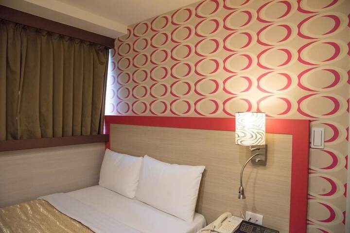 Room 17 of 33