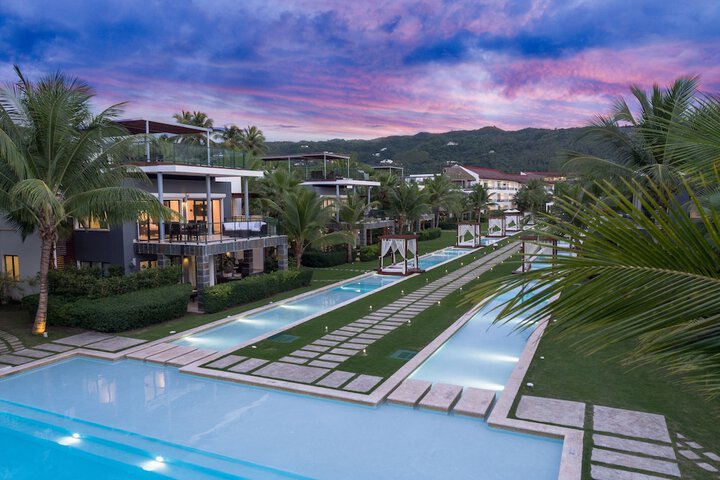 Hotel with Pool