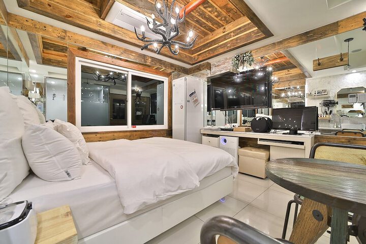 Room 17 of 89
