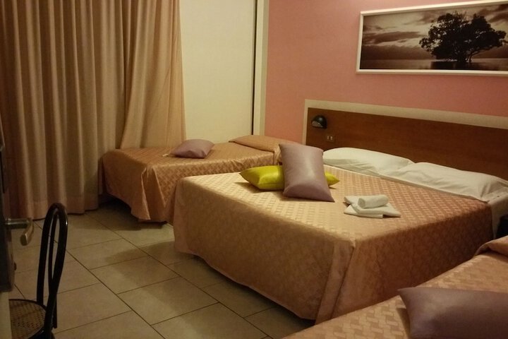 Room 6 of 27
