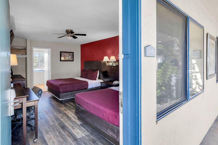 1 Queen Bed (1 of 11)