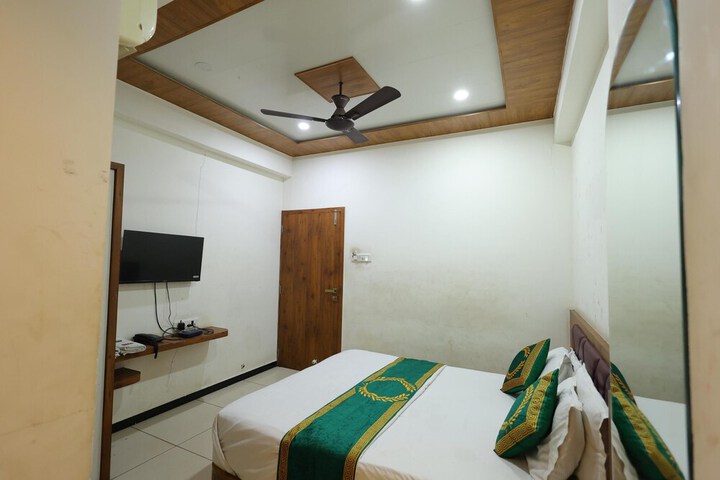Room 17 of 38