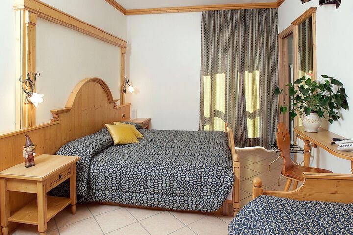 Room 2 of 17
