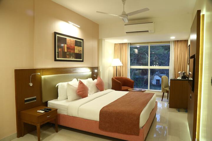 Room 17 of 36