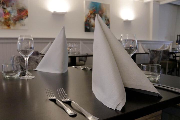 Dining 40 of 51