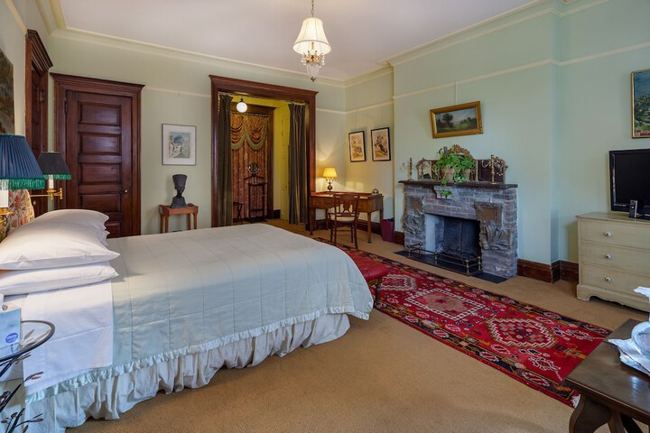 Room 9 of 48