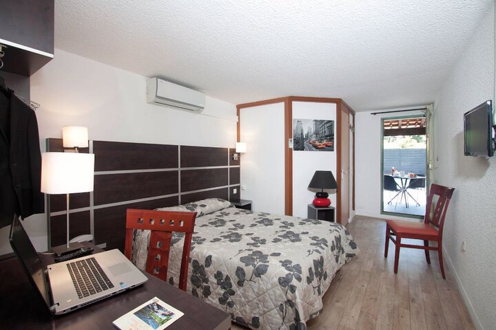 Room 4 of 61