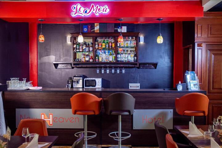 Lounge 9 of 23