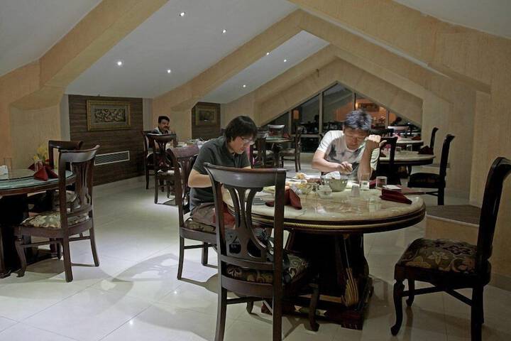 Dining 40 of 47