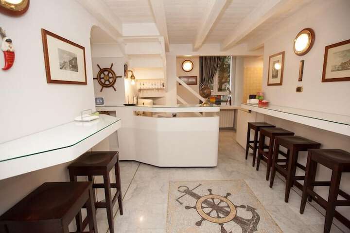 Entrance & Lobby